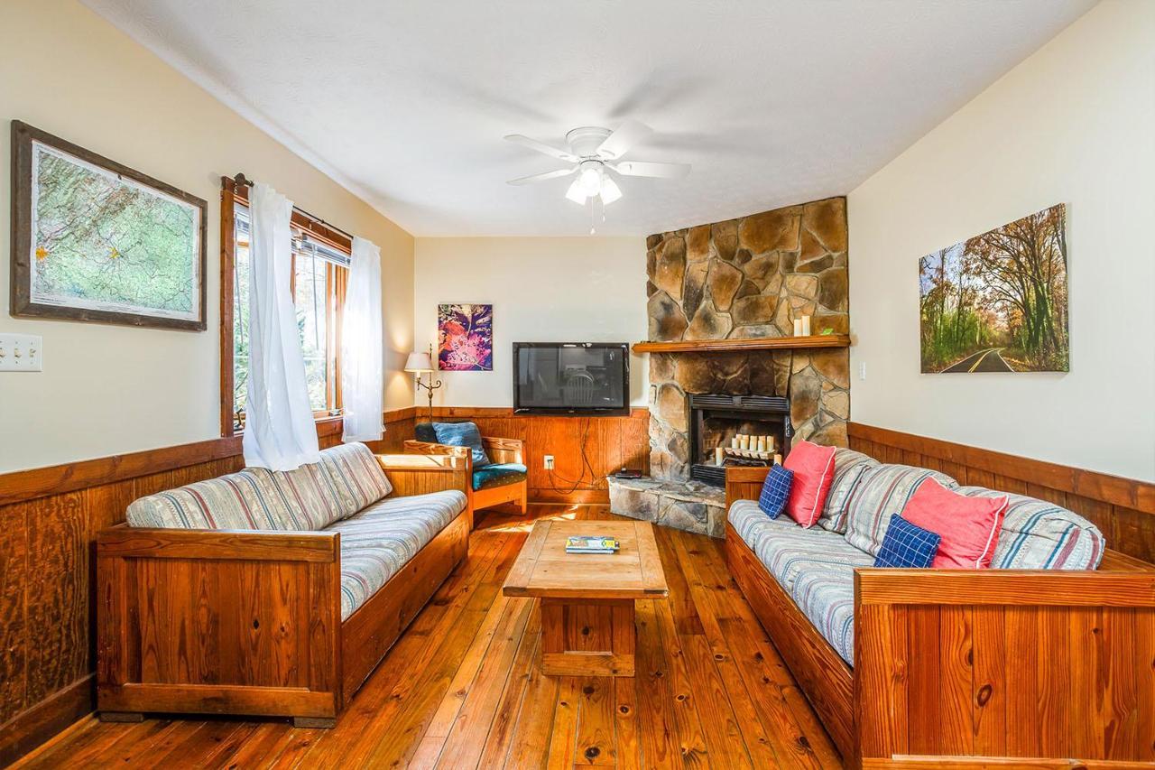 Love Ridge Mountain Lodging Lyndhurst Buitenkant foto