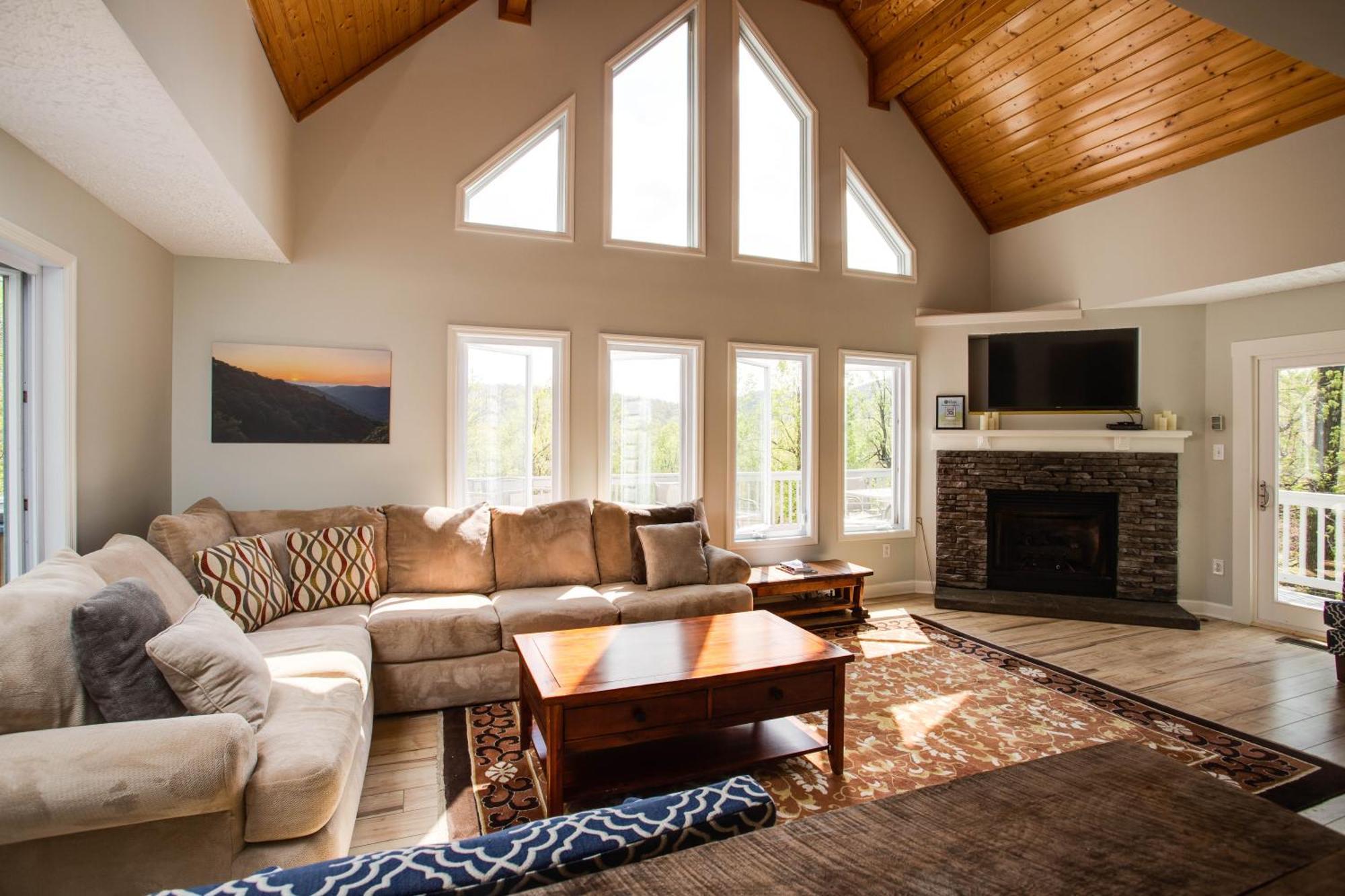Love Ridge Mountain Lodging Lyndhurst Buitenkant foto