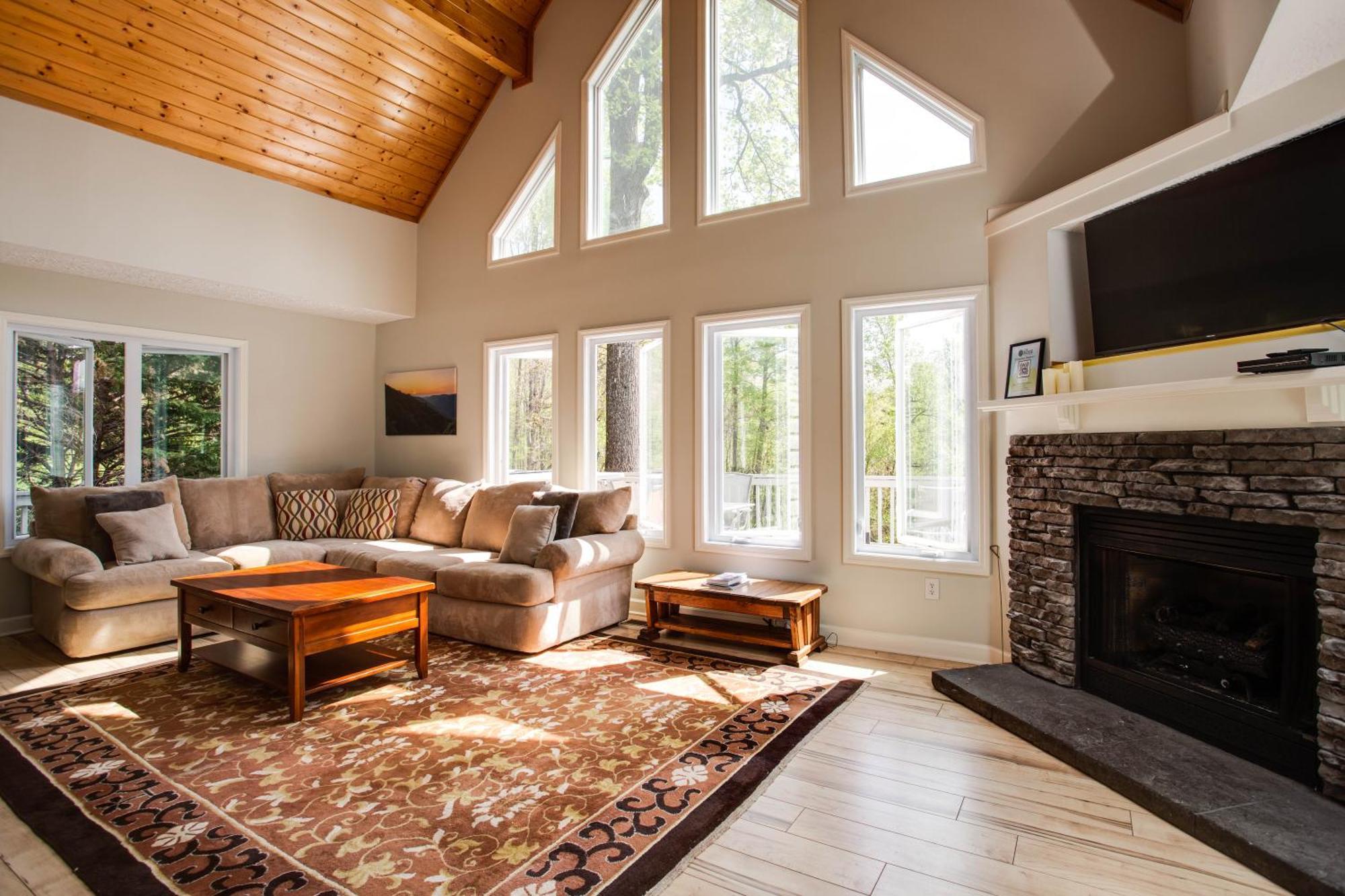 Love Ridge Mountain Lodging Lyndhurst Buitenkant foto