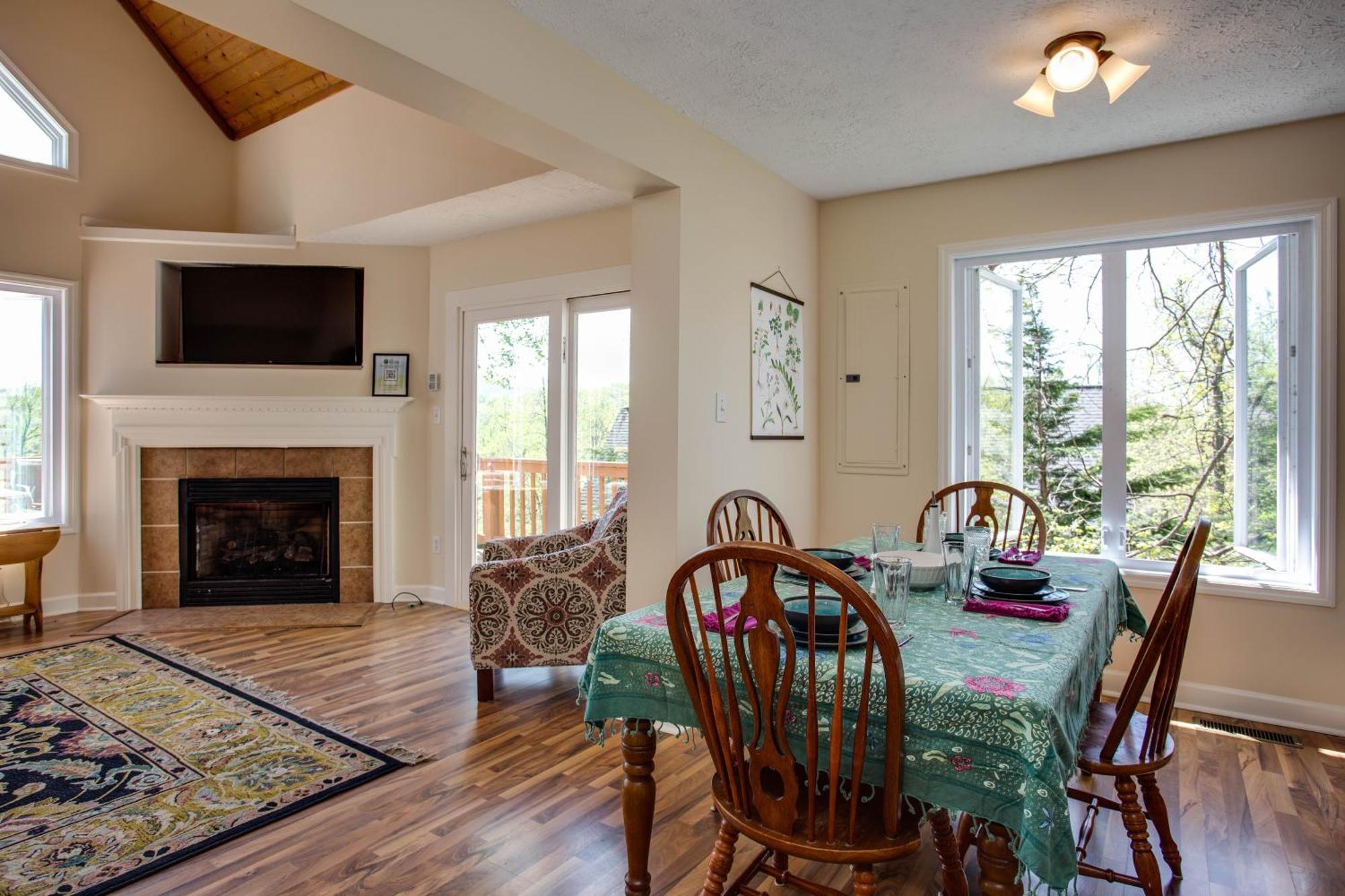 Love Ridge Mountain Lodging Lyndhurst Buitenkant foto