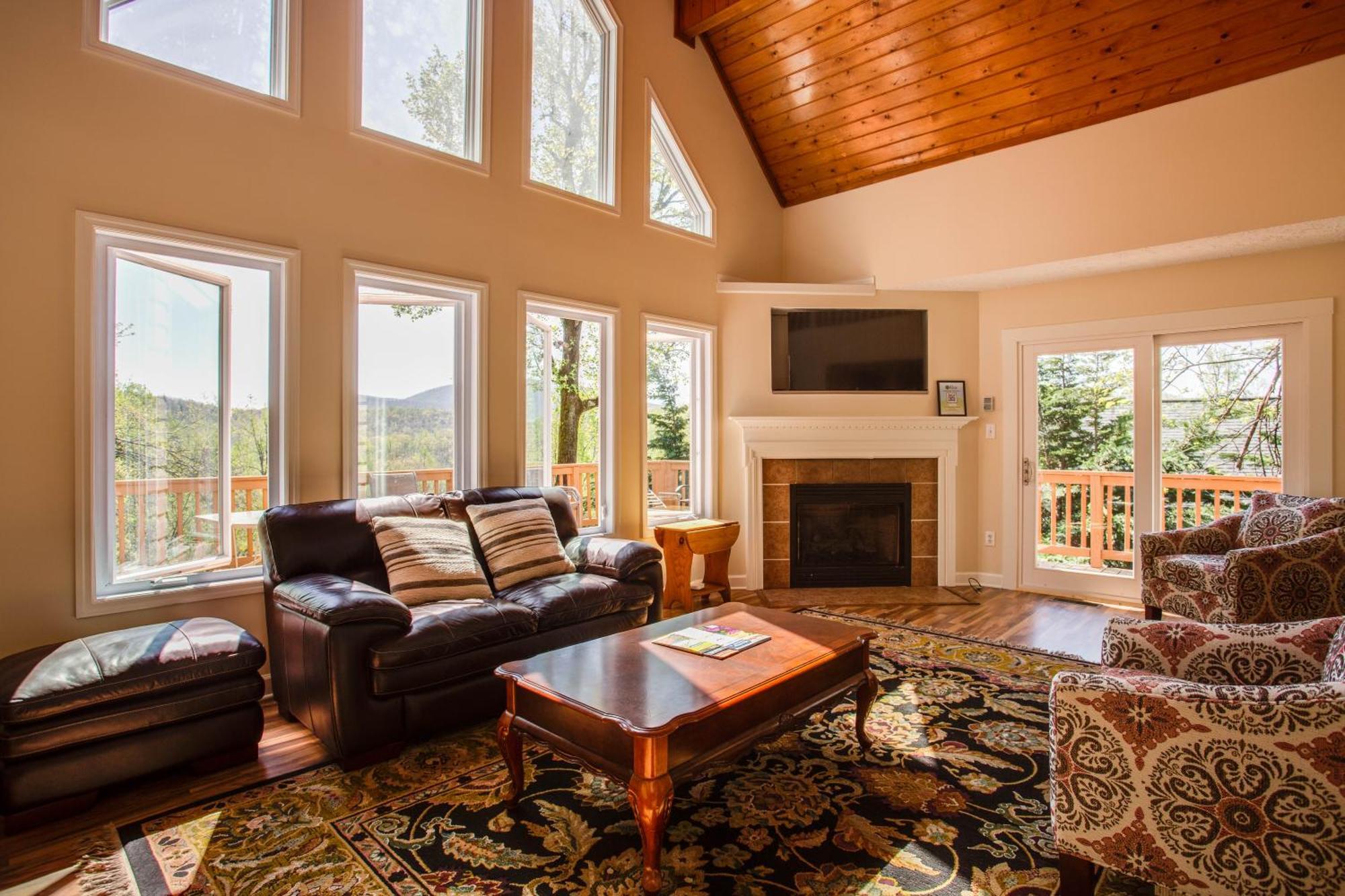 Love Ridge Mountain Lodging Lyndhurst Buitenkant foto
