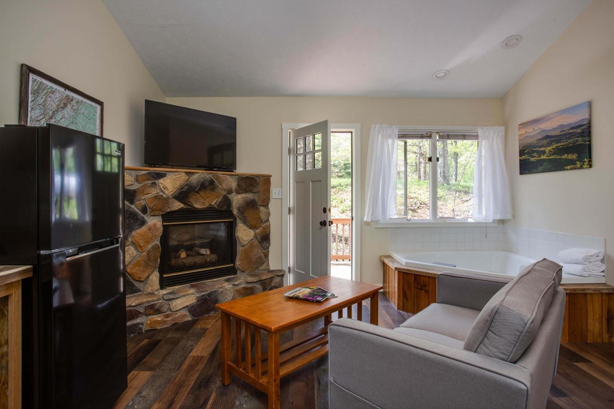 Love Ridge Mountain Lodging Lyndhurst Buitenkant foto